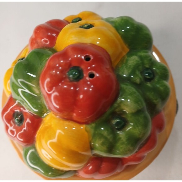 Cooks Club Vtg Ceramic Salt & Pepper Shakers Fresh Pikt Peppers Basket Green Red - Picture 4 of 9